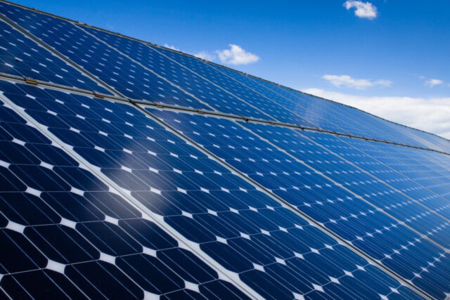 Primo piano di pannelli fotovoltaici